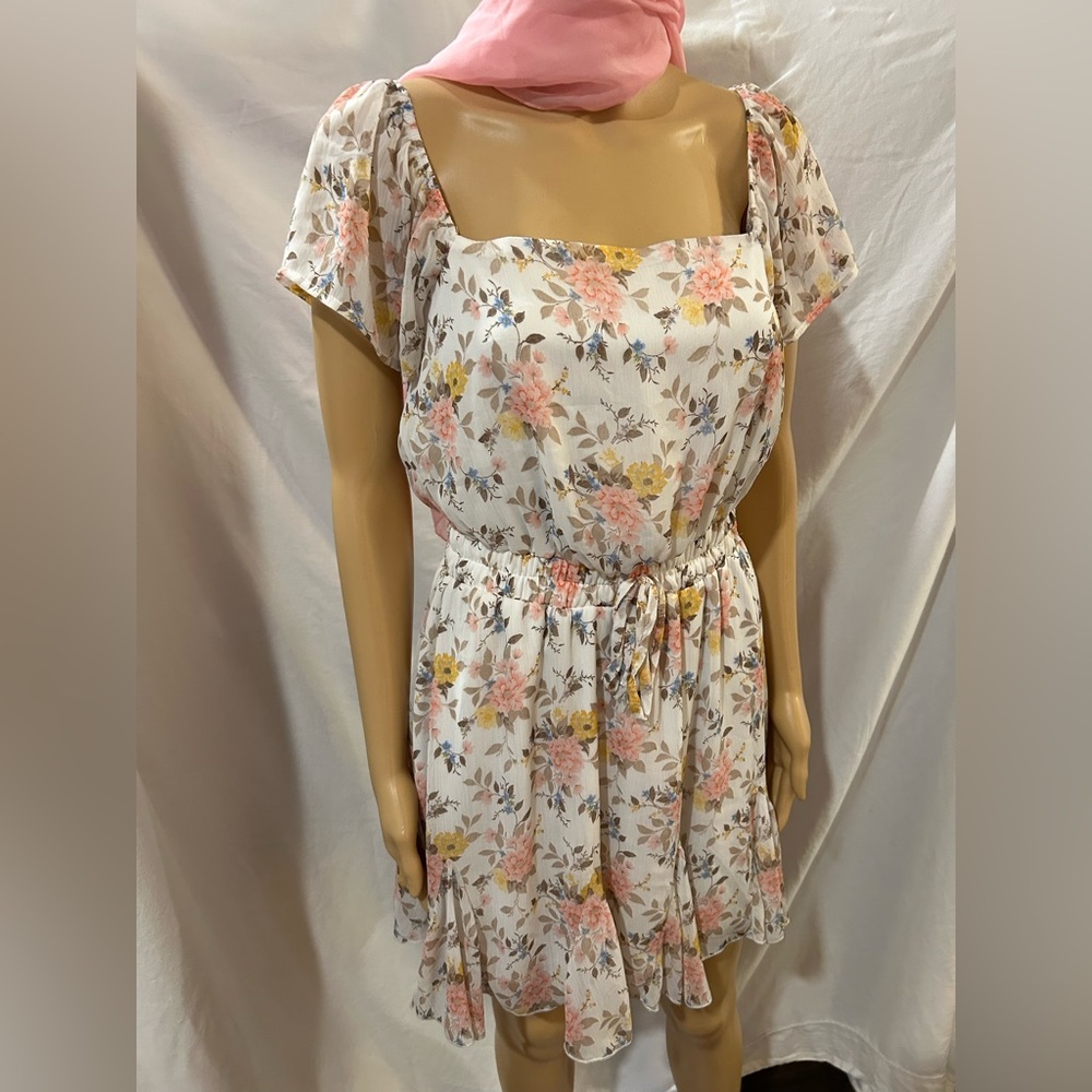 NWT Francesca’s (mi ami) floral dress. Sz. M
